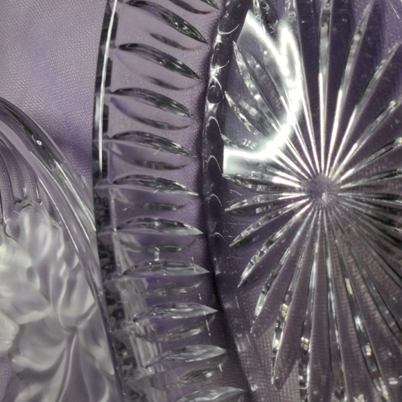 Crystal covered dish Lilly etched on top lid jewelry or keepsake good condition - Picture 3 of 7